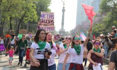 Con rostro descubierto y rabia fue la marcha feminista en ciudad de México