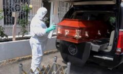 La pandemia eleva 45% las muertes en México en 2020