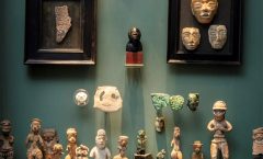 Ver piezas prehispánicas en remates en París provoca lágrimas de indignación