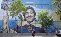 A un año de su muerte, idolatría por Maradona desborda límites