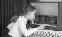 La radio hipnotizó a los abuelos los hacían imaginar lo que escuchaban