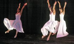 La compañía dancística Barro Rojo Arte Escénico celebra cuatro décadas de funciones
