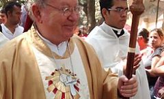 El 8 de mayo del 2006 fue nombrado por el Papa Benedicto XV1 obispo de Veracruz.