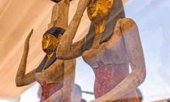 Egipto reveló el descubrimiento de 250 sarcófagos y 150 estatuas de bronce en la necrópolis de Saqqara