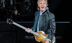 McCartney celebra sus 80 con Springsteen y 60 mil fans  Tiene una exuberancia juvenil que no tiene edad...