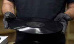 Los discos de vinilo: Los sellos discográficos desmantelaron las máquinas de prensado
