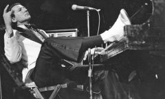 Jerry Lee Lewis, el indomable pionero y leyenda del rocanrol cuyo escandaloso talento, y ego colisionaron