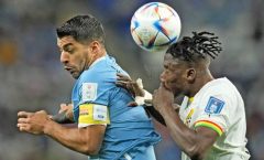 Luis Suárez como en sus mejores tiempos, Uruguay venció ayer 2-0 a Ghana, pero quedó fuera del Mundial