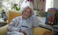 Elena Poniatowska celebra sus 91 años; "he cubierto a tres generaciones" editan 17 de sus  libros