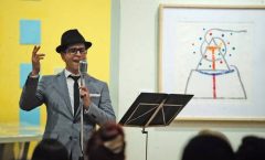 Juan Carlos Guarneros, diseñador gráfico con 60 exposiciones, artista del algoritmo, también canta jazz