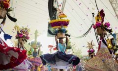 Pueblos originarios comparten su herencia cultural en la Guelaguetza  Vestimentas, accesorios y danzas