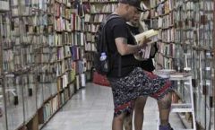 Ni los digitales ni los dispositivos han abatido la existencia de las tradicionales "librerías de viejo"