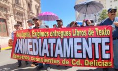 Maestros en Chihuahua exigen entrega de libros de texto