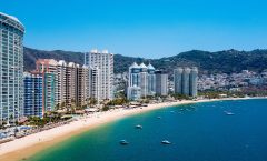 De 22 mil habitaciones de hotel en Acapulco, quedaron mil 300. Falta ayuda y restablecer todos los servicios,