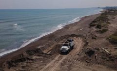 Denuncian saqueo de arena en playa veracruzana, según vecinos de Alvarado, es utilizada en obras de construcción